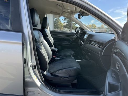 Used 2020 Mitsubishi Outlander SE image 34