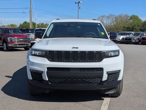 Used 2023 Jeep Grand Cherokee L Limited w/ Black Appearance Package image 8