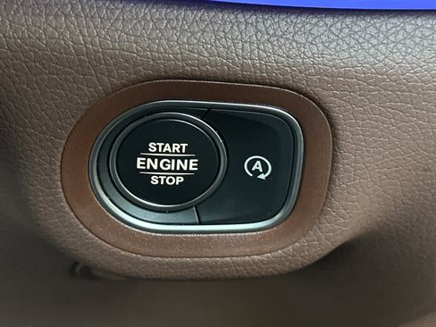 Used 2026 Mercedes-Benz GLS 450 4MATIC image 23