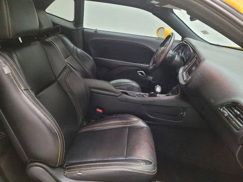 Used 2018 Dodge Challenger SXT image 21