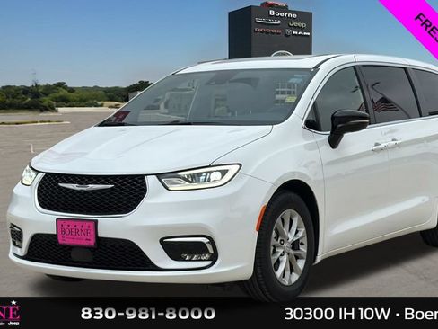 Used 2026 Chrysler Pacifica Limited FWD image 7