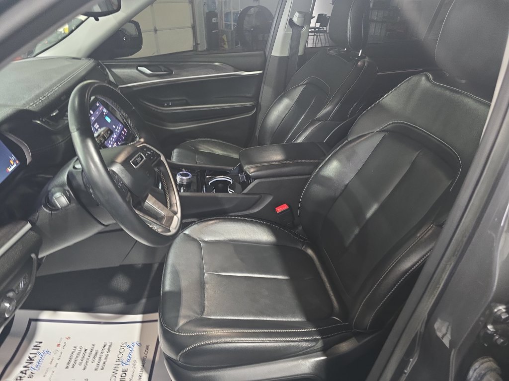 Used 2021 Jeep Grand Cherokee L Limited AWD/4WD image 13