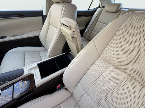 Used 2017 Lexus ES 350 w/ Luxury Package image 32