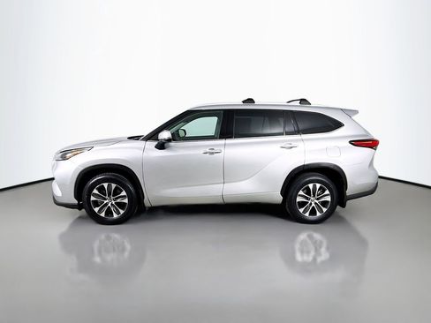 Certified 2022 Toyota Highlander XLE image 4