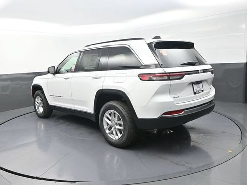 Used 2026 Jeep Grand Cherokee Laredo X AWD/4WD image 7