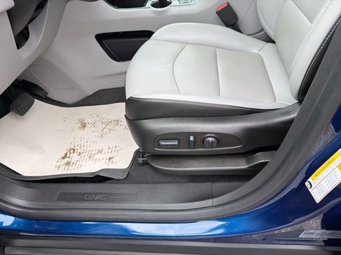 Used 2022 GMC Terrain SLT image 11