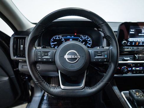 Used 2024 Nissan Pathfinder SV AWD/4WD image 15