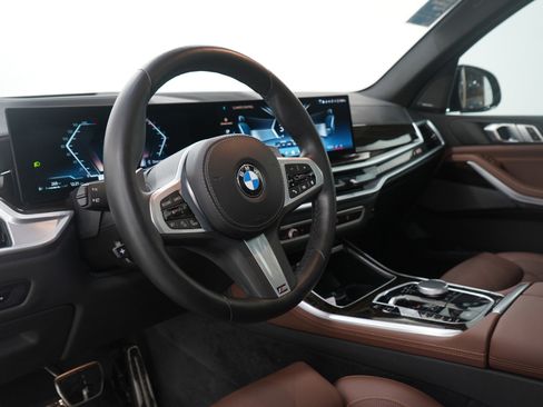 Used 2024 BMW X5 xDrive40i w/ M Sport Package image 29