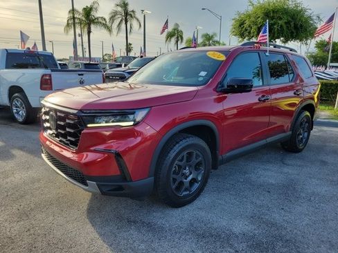 Used 2024 Honda Pilot TrailSport image 3