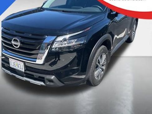 Used 2024 Nissan Pathfinder SL image 1