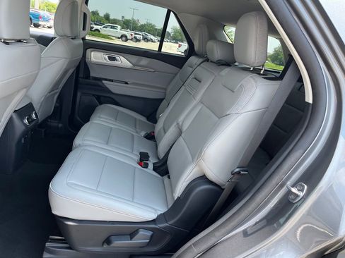 Used 2025 Ford Explorer Active w/ Active Comfort Package image 25