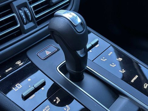Certified 2024 Porsche Macan image 23