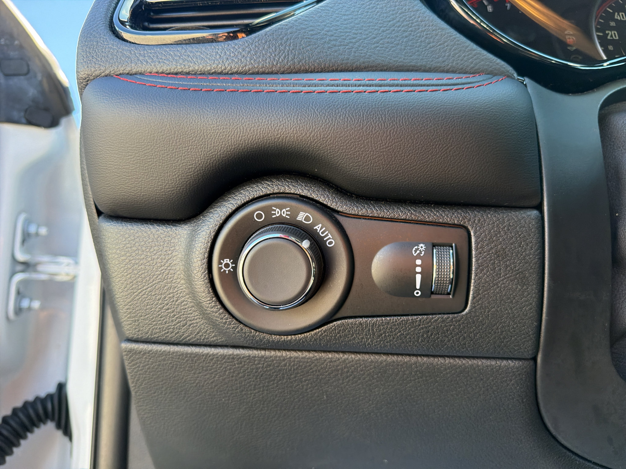 Used 2025 Dodge Durango GT RWD image 16