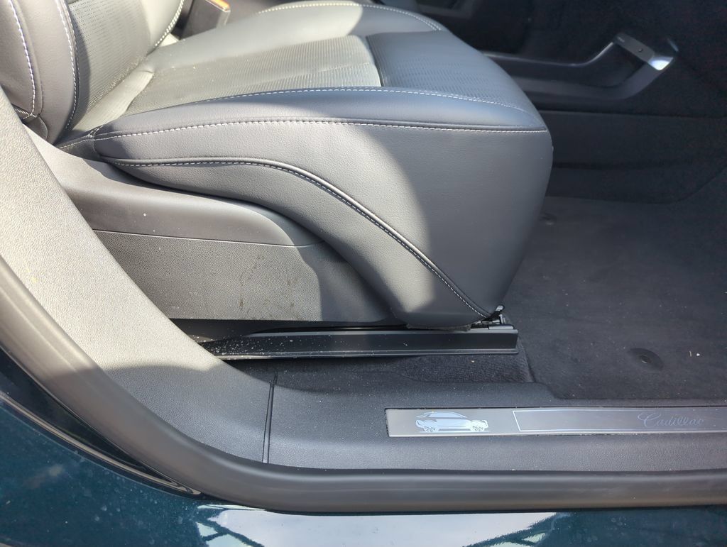Used 2024 Cadillac Lyriq Sport RWD image 38
