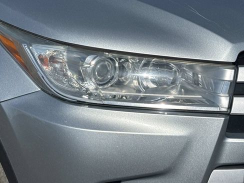 Used 2018 Toyota Highlander XLE AWD/4WD image 47