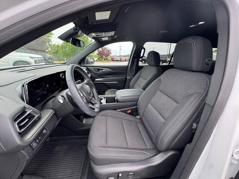 Used 2025 Chevrolet Traverse LT w/ Midnight/Sport Edition FWD image 17