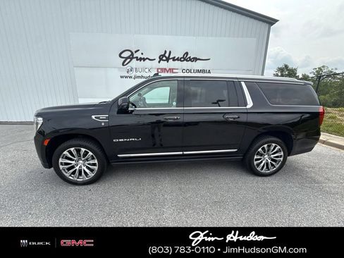 Used 2021 GMC Yukon XL Denali w/ Denali Premium Package AWD/4WD image 2