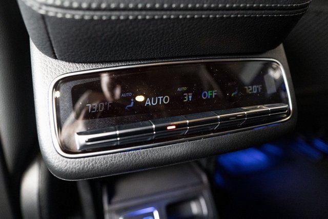 Certified 2026 Mercedes-Benz GLS 450 4MATIC image 32
