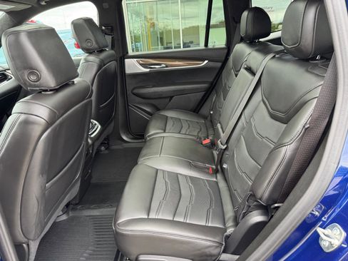 Used 2025 Cadillac XT6 Sport w/ Platinum Package image 17