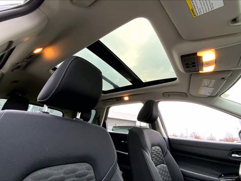 Used 2022 Nissan Pathfinder SV w/ SV Premium Package image 13