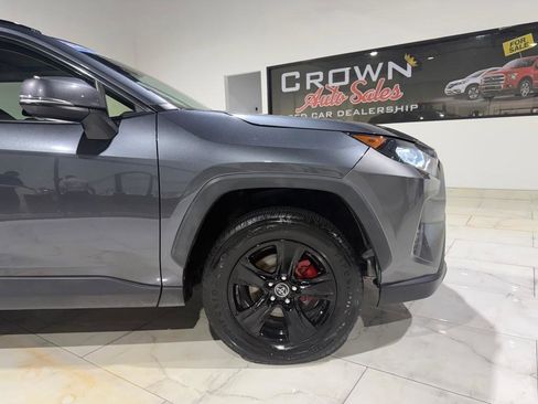 Used 2019 Toyota RAV4 XLE w/ Convenience Package FWD image 5