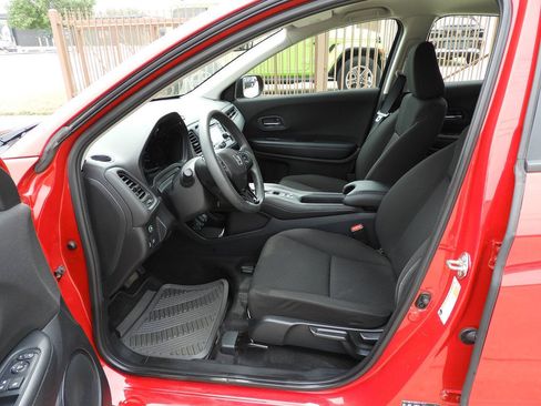 Used 2018 Honda HR-V LX image 11