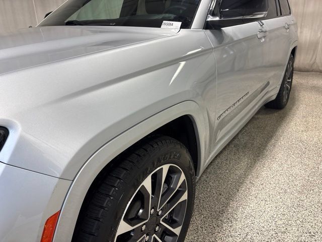 Used 2023 Jeep Grand Cherokee L Overland AWD/4WD image 11
