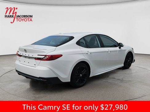 Used 2025 Toyota Camry SE FWD image 9