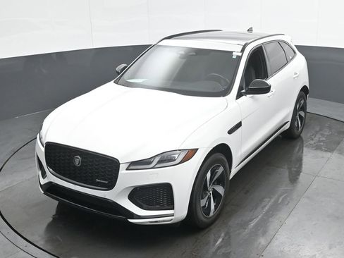 Used 2024 Jaguar F-PACE R-Dynamic S image 41