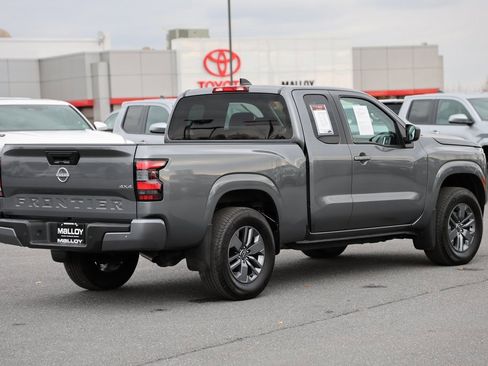 Used 2025 Nissan Frontier SV image 10