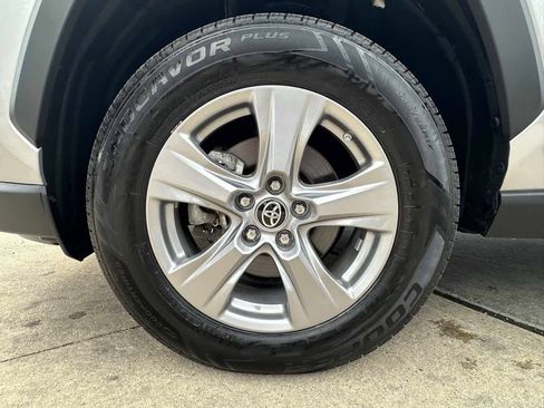 Used 2022 Toyota RAV4 LE AWD/4WD image 9