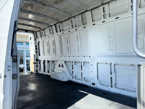 Used 2015 Mercedes-Benz Sprinter 2500 image 27