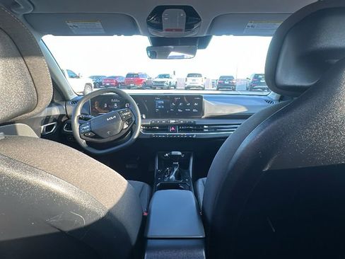 Used 2025 Kia K4 LXS image 29
