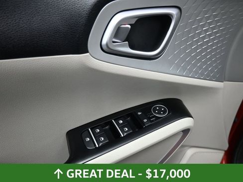 Used 2025 Kia Soul LX w/ LX Technology Package FWD image 21