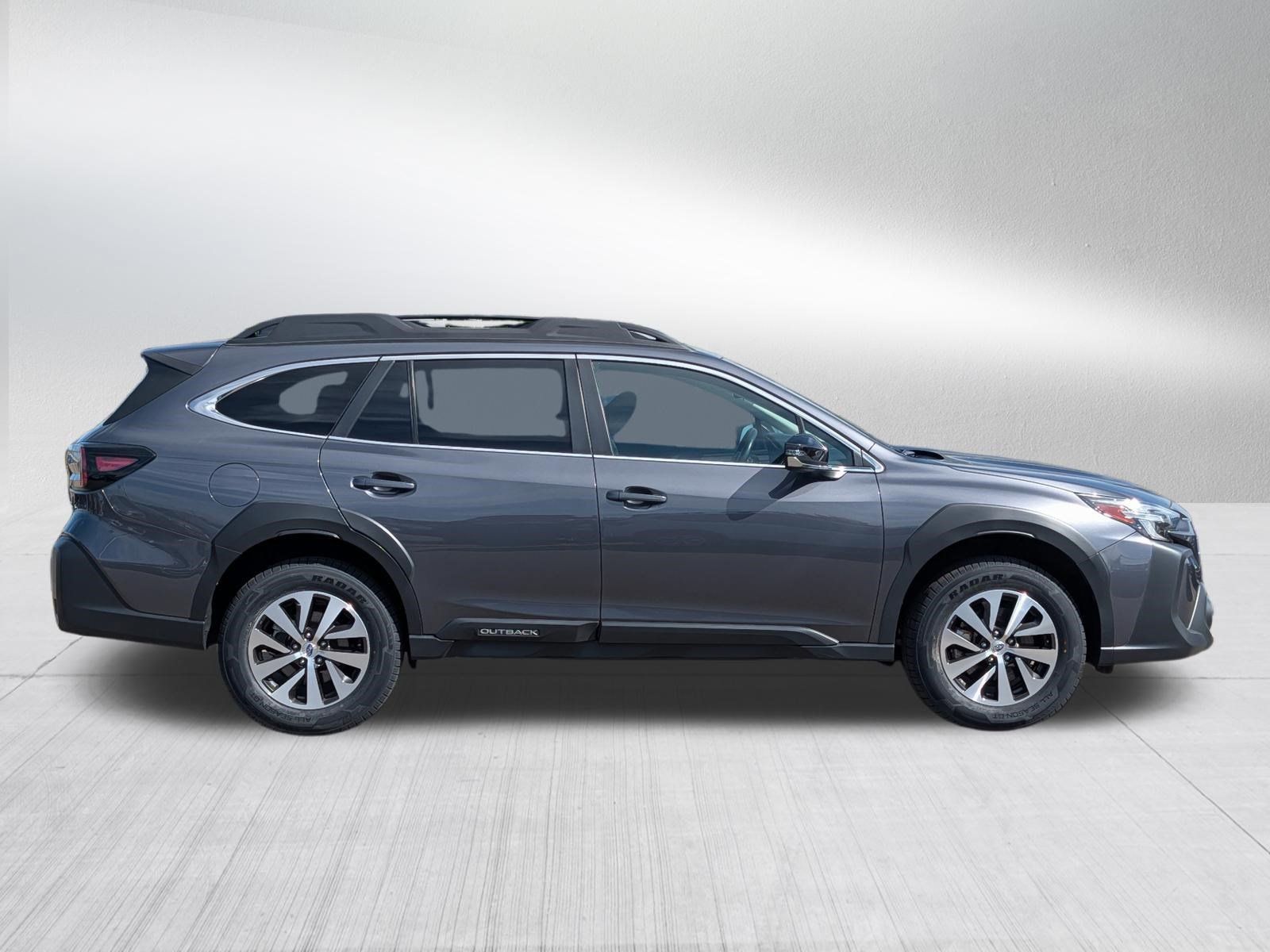 Used 2025 Subaru Outback Premium AWD/4WD image 2