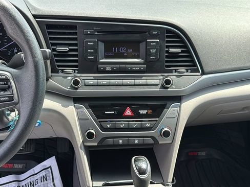Used 2018 Hyundai Elantra SE FWD image 18