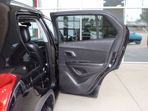 Used 2021 Chevrolet Trax LT w/ Midnight Edition FWD image 35