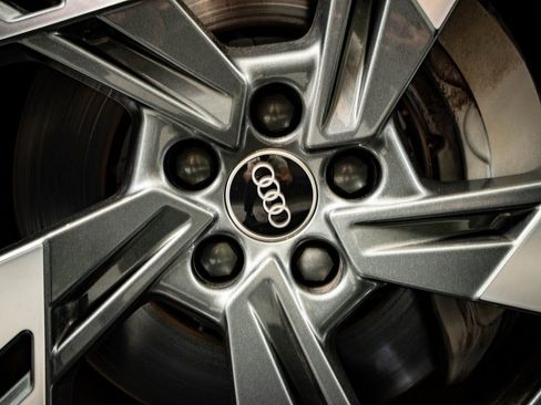 Used 2021 Audi e-tron Premium w/ Convenience Plus Package image 8