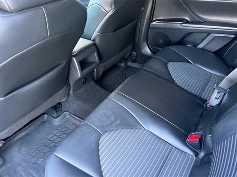 Used 2022 Toyota Camry SE image 14