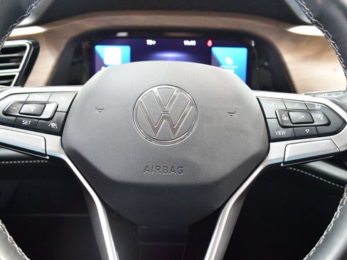 Used 2025 Volkswagen Atlas SE FWD image 21