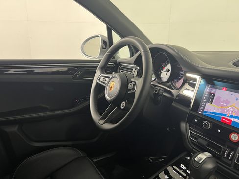 Certified 2026 Porsche Macan S AWD/4WD image 12