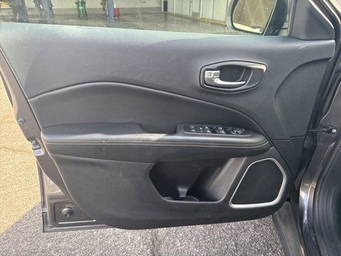 Used 2019 Jeep Compass Latitude w/ Popular Equipment Group image 11