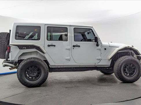 Used 2016 Jeep Wrangler Unlimited Rubicon AWD/4WD image 9