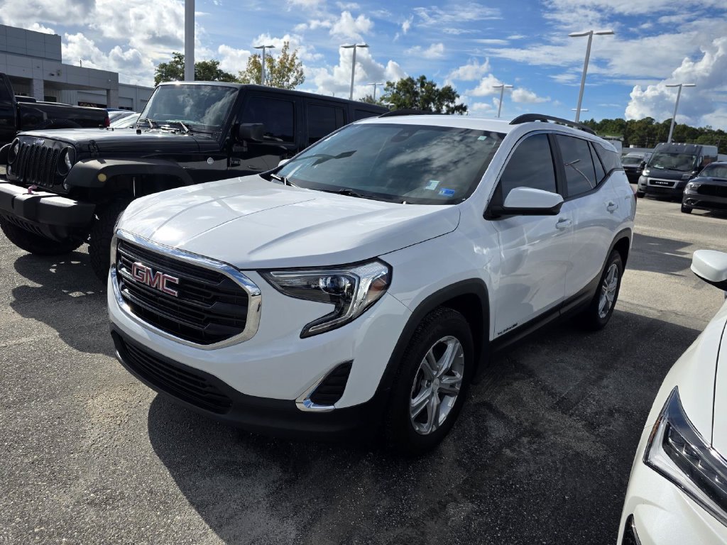Used 2021 GMC Terrain SLE w/ Driver Convenience Package FWD image 4