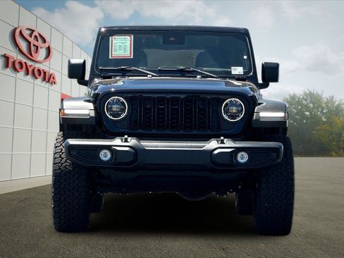 Used 2025 Jeep Wrangler Unlimited Sport AWD/4WD image 8