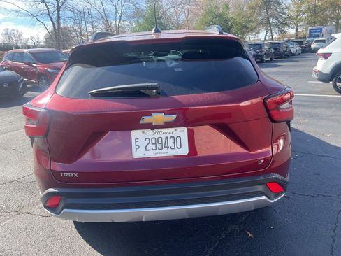 Used 2025 Chevrolet Trax LT w/ LT Convenience Package image 12