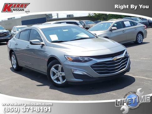 Used 2025 Chevrolet Malibu LS FWD image 1