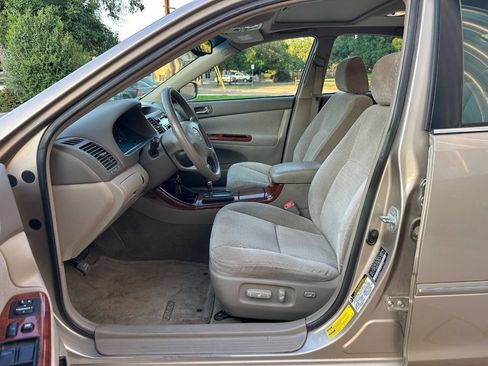 Used 2004 Toyota Camry XLE image 39