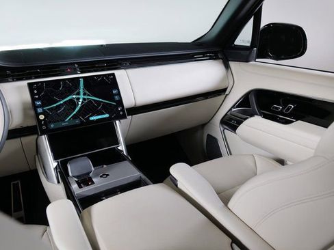 Used 2025 Land Rover Range Rover Long Wheelbase Autobiography AWD/4WD image 14