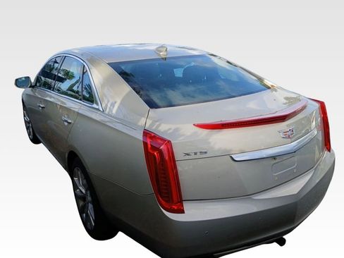 Used 2016 Cadillac XTS Luxury image 3